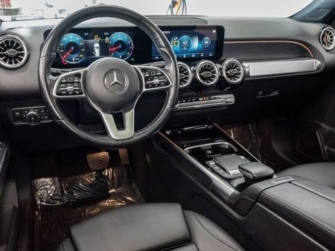 Used 2023 Mercedes-Benz GLB 250 4MATIC w/ Premium Package image 7