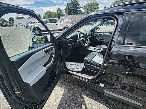Used 2023 Ford Explorer XLT w/ Equipment Group 202A AWD/4WD image 19