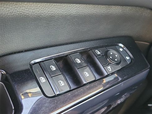 Certified 2022 Nissan Pathfinder SV image 13