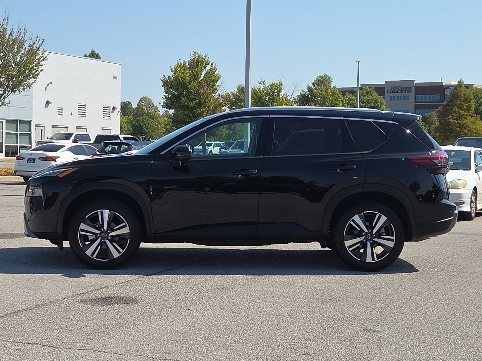 Used 2026 Nissan Rogue SL FWD image 3