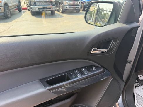 Used 2020 Chevrolet Colorado Z71 AWD/4WD image 8