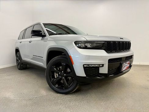 Used 2022 Jeep Grand Cherokee L Limited w/ Black Appearance Package image 2