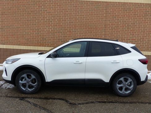 Used 2025 Ford Escape ST-Line w/ Tech Pack #1 image 5