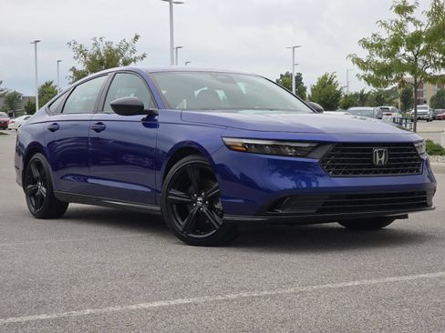 Used 2023 Honda Accord Sport image 2
