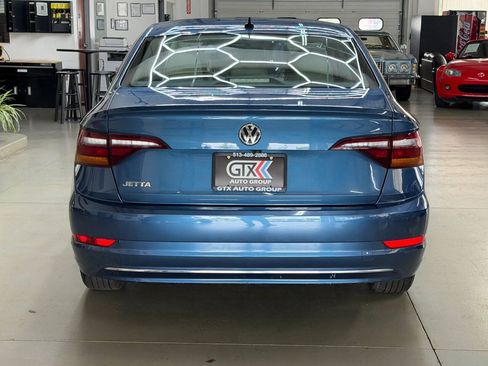 Used 2019 Volkswagen Jetta SE w/ Cold Weather Package FWD image 3