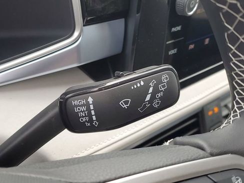 New 2025 Volkswagen Taos SE image 18