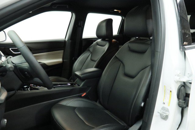 Used 2026 Jeep Compass Limited AWD/4WD image 8