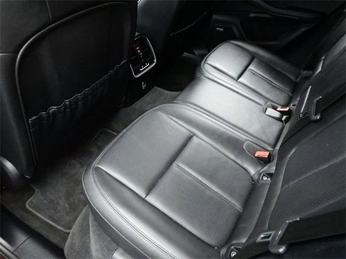 Certified 2022 Porsche Macan image 15