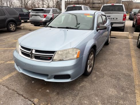 Used 2013 Dodge Avenger SE image 2