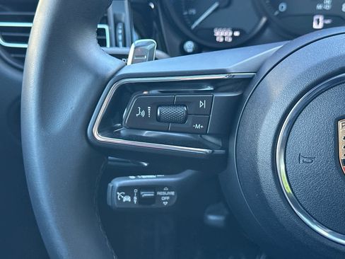 Certified 2025 Porsche Macan AWD/4WD image 26