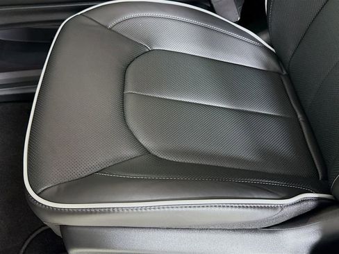 New 2026 Chrysler Pacifica Limited w/ S Appearance Package image 19