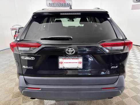 Used 2022 Toyota RAV4 XLE FWD image 4