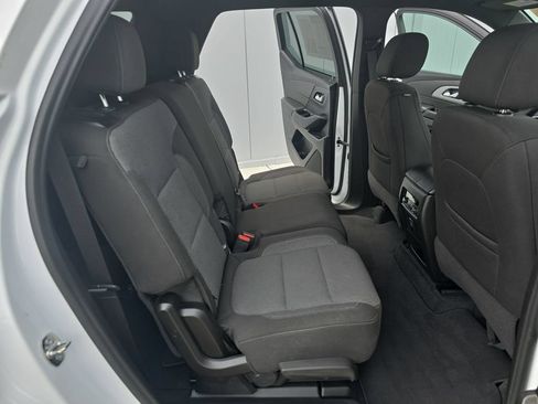 Used 2023 Chevrolet Traverse LT FWD image 17