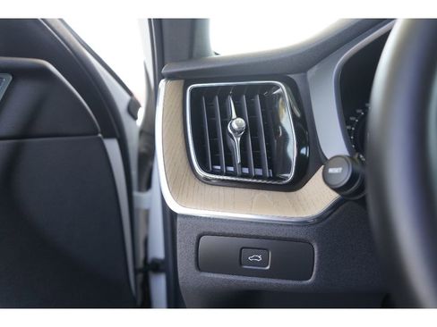 New 2026 Volvo XC60 B5 Plus w/ Protection Package Premier image 11