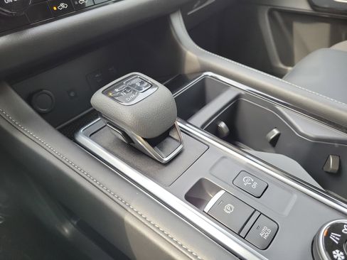 Certified 2024 Nissan Pathfinder SL AWD/4WD image 30