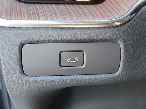 Certified 2023 Volvo XC60 B6 Ultimate w/ Protection Package Premier AWD/4WD image 22