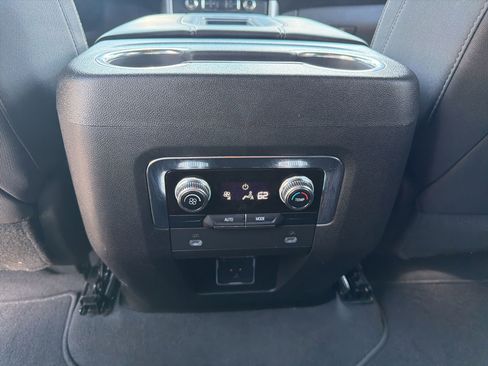 Used 2023 GMC Yukon SLE w/ Gmc Pro Safety Plus Package RWD image 23