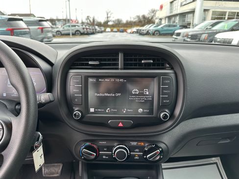 Used 2023 Kia Soul LX image 28