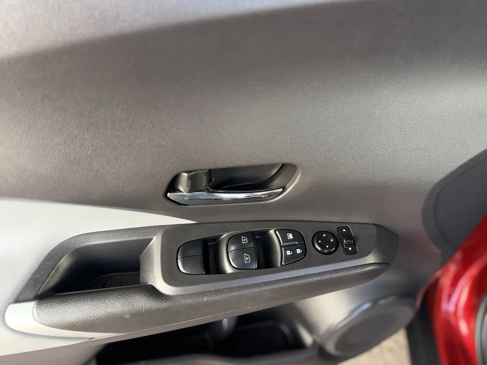 Used 2023 Nissan Kicks SR w/ SR Premium Package FWD image 22