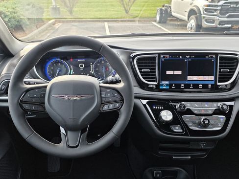 New 2026 Chrysler Pacifica Select image 33