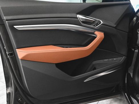 Used 2024 Audi Q8 e-tron Premium Plus w/ Premium Plus Package image 8