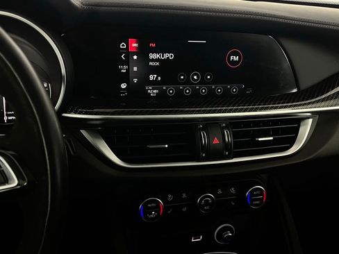 Used 2023 Alfa Romeo Stelvio Quadrifoglio image 21