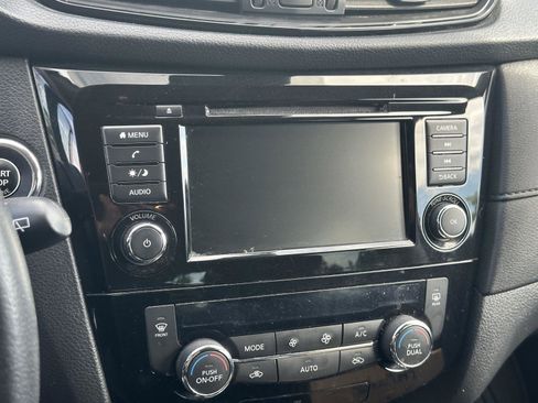 Used 2020 Nissan Rogue SV AWD/4WD image 11