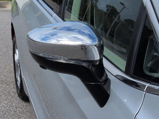 Used 2023 Chrysler Pacifica Limited FWD image 13