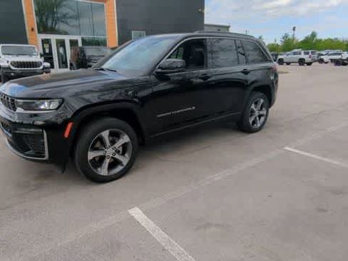 New 2026 Jeep Grand Cherokee Limited w/ Luxury Tech Group II AWD/4WD image 4