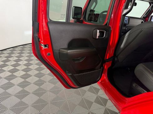 Used 2025 Jeep Wrangler Unlimited Sahara w/ Safety Group AWD/4WD image 26
