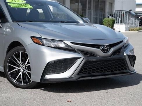 Used 2023 Toyota Camry SE image 9