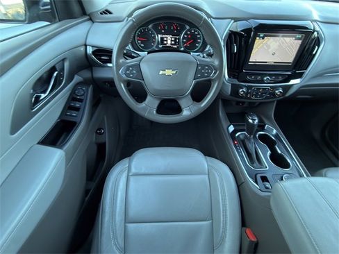 Used 2018 Chevrolet Traverse LT image 11