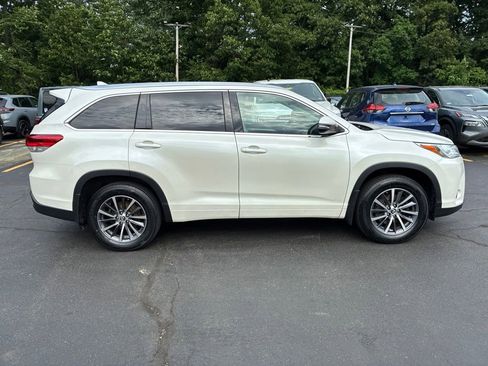 Used 2018 Toyota Highlander XLE AWD/4WD image 8