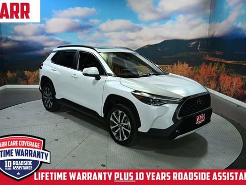 Used 2023 Toyota Corolla Cross XLE image 2