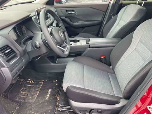 Used 2023 Nissan Rogue SV image 5