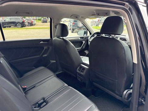 Used 2023 Volkswagen Tiguan SE AWD/4WD image 12