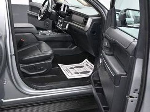 Certified 2024 Ford Expedition XLT AWD/4WD image 15