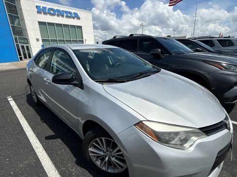 Used 2015 Toyota Corolla LE FWD image 4