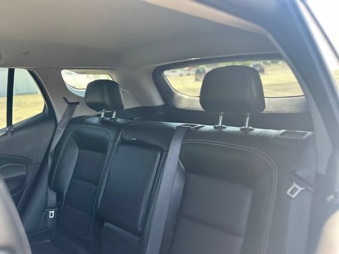 Used 2024 GMC Terrain SLT AWD/4WD image 29