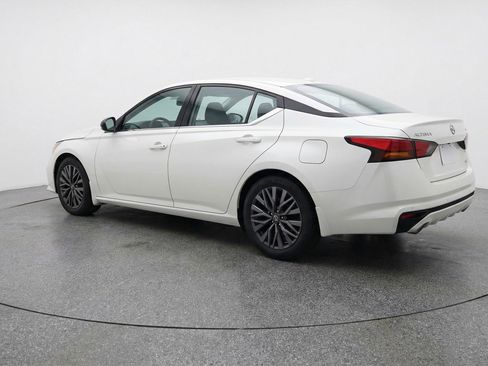 Used 2025 Nissan Altima 2.5 SV FWD image 6