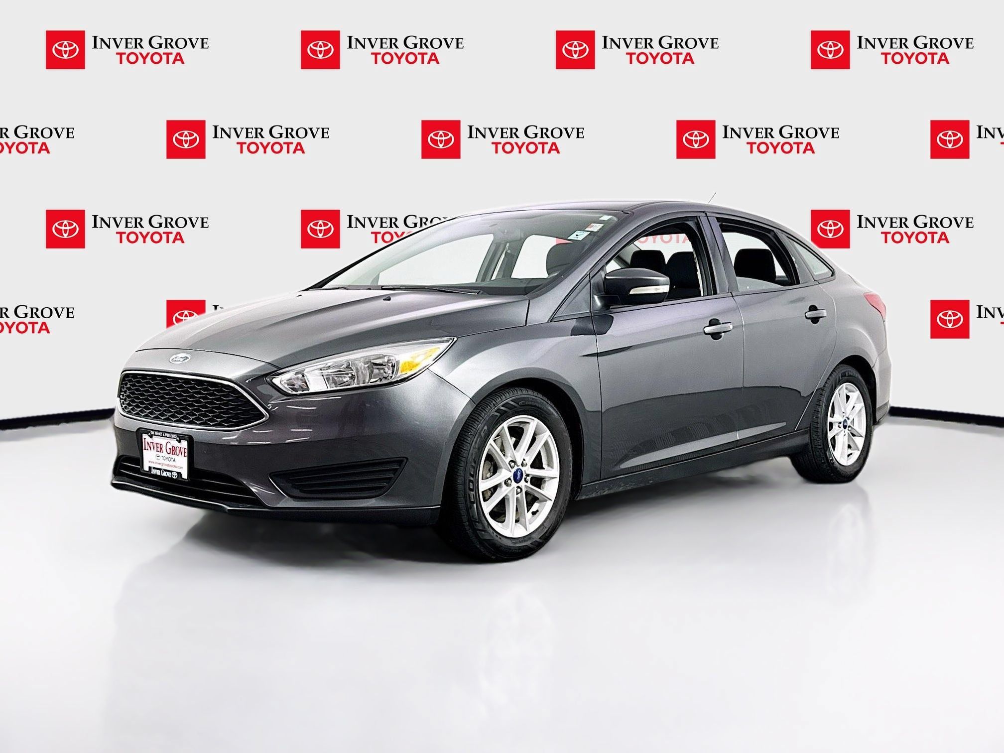 Used 2017 Ford Focus SE FWD image 1