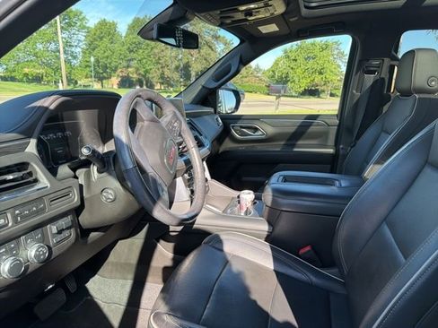 Used 2021 GMC Yukon SLT w/ SLT Luxury Plus Package AWD/4WD image 3