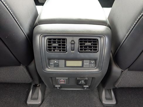 Used 2018 Nissan Pathfinder Platinum AWD/4WD image 28
