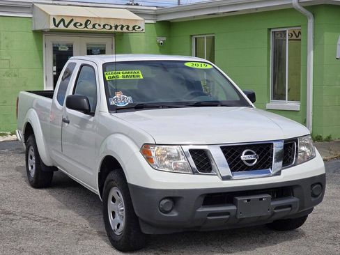 Used 2019 Nissan Frontier S image 1