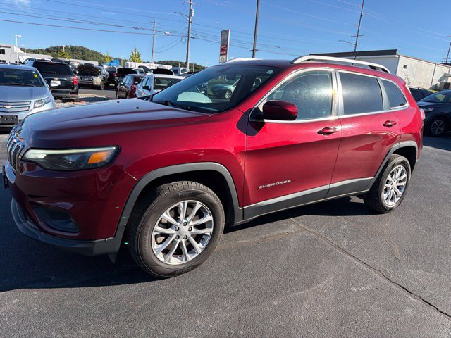 Used 2019 Jeep Cherokee Latitude w/ Cold Weather Group FWD image 4