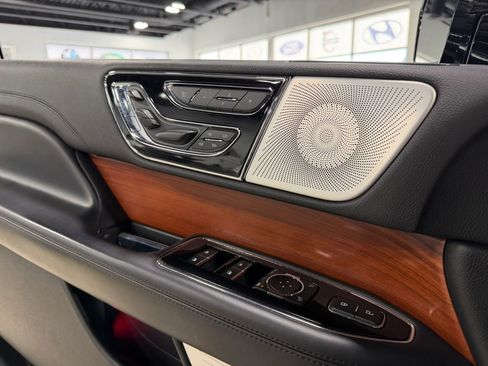 Used 2019 Lincoln Navigator Reserve AWD/4WD image 23