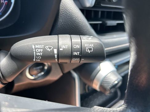 Used 2025 Toyota RAV4 XLE AWD/4WD image 28