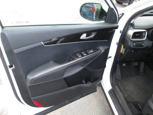 Used 2016 Kia Sorento LX w/ LX Convenience Package image 13