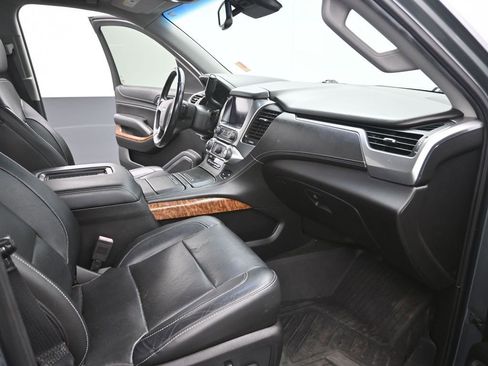 Used 2018 Chevrolet Suburban Premier image 26