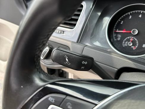 Used 2019 Volkswagen Golf 4-Door FWD image 24